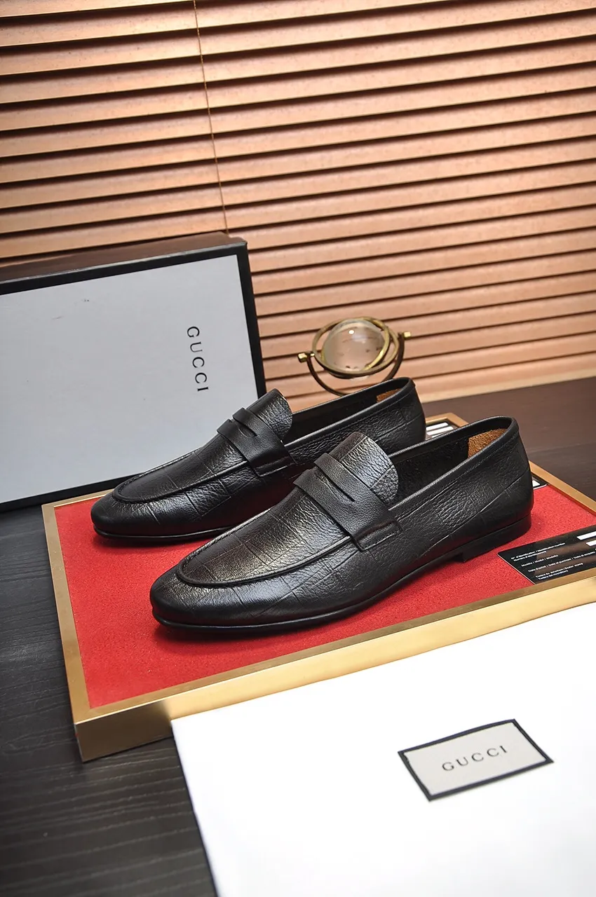 Men's shoes 💰520💶【GUCCI】 (High-end Niuli) New 🍀Gucci* - top version Gucci Peas shoes! Made of imported original cowhide, the inner top layer is comfortable cowhide lining! Original wear-resistant rubber outsole! High quality products! Code number 38-44!